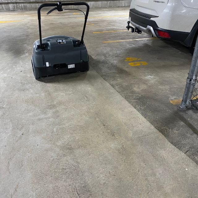 Nilfisk SW750 Floor Sweeper Cleaning Concrete