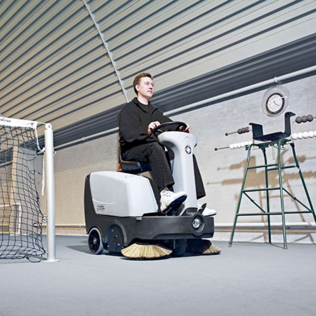 Nilfisk SR1000S Battery Ride-On Sweeper